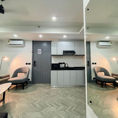 Bedchambers Serviced Apartments, Mg Road Gurgaon Eksteriør billede