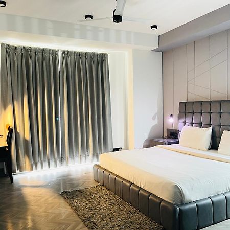 Bedchambers Serviced Apartments, Mg Road Gurgaon Eksteriør billede