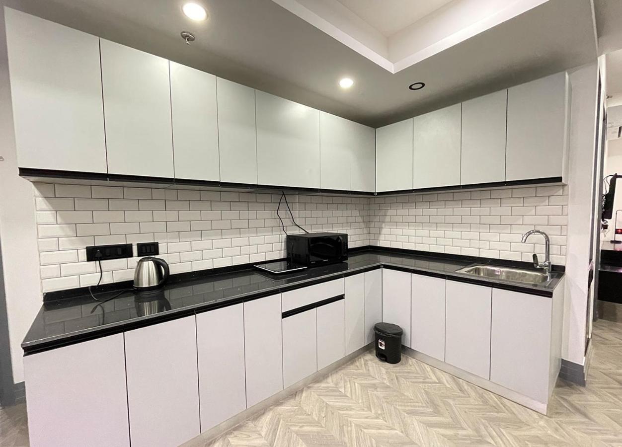 Bedchambers Serviced Apartments, Mg Road Gurgaon Eksteriør billede