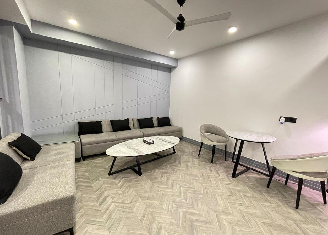 Bedchambers Serviced Apartments, Mg Road Gurgaon Eksteriør billede