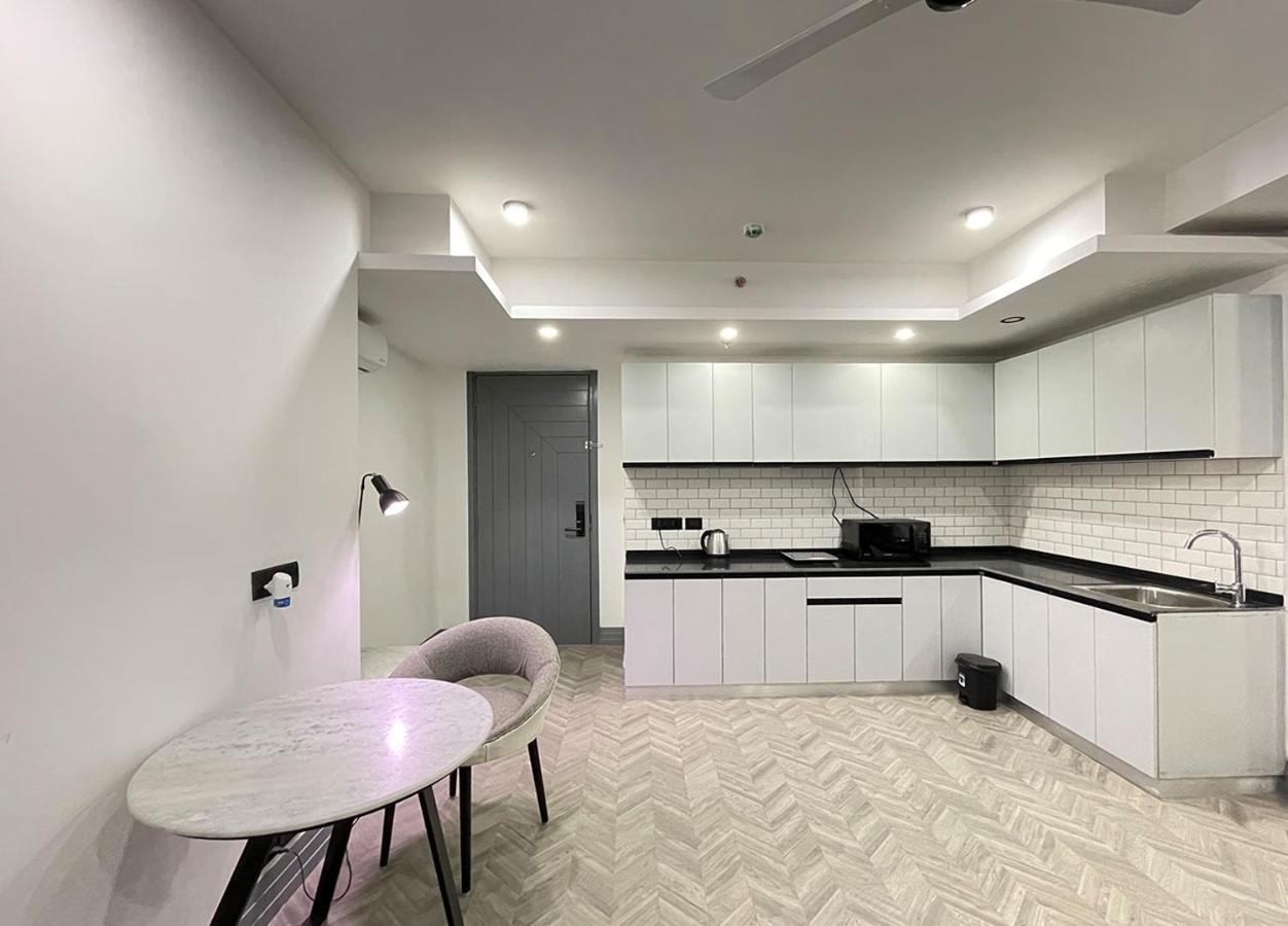 Bedchambers Serviced Apartments, Mg Road Gurgaon Eksteriør billede