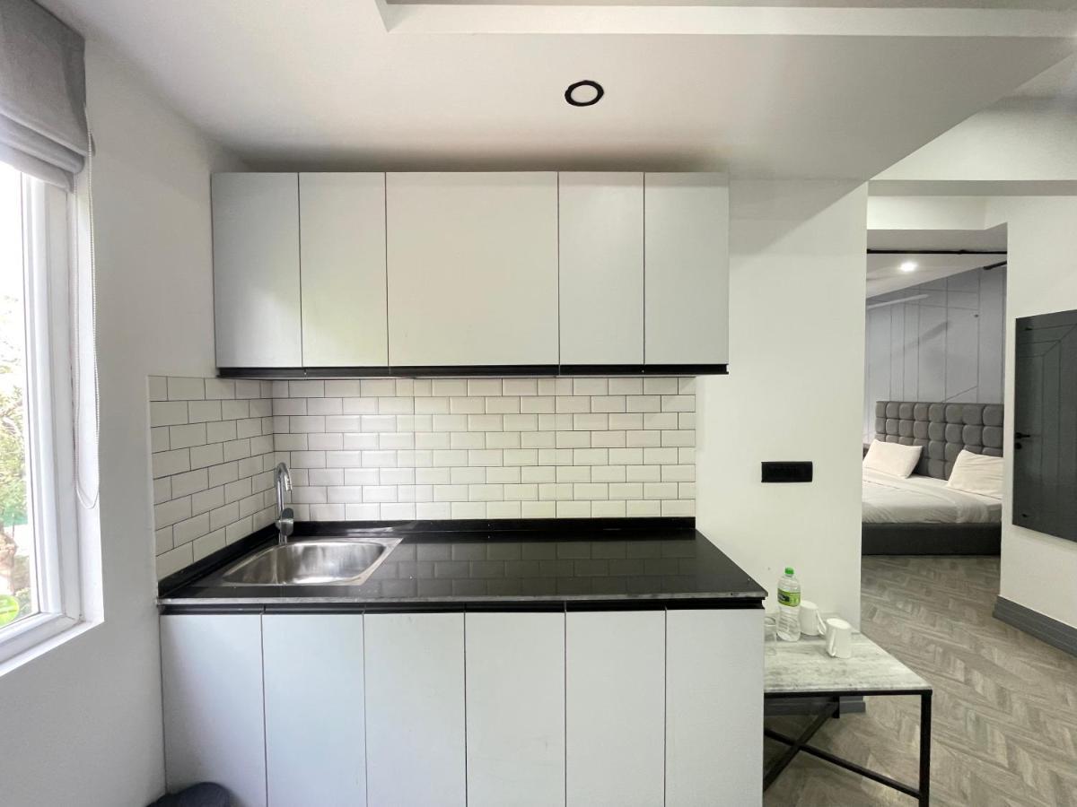 Bedchambers Serviced Apartments, Mg Road Gurgaon Eksteriør billede