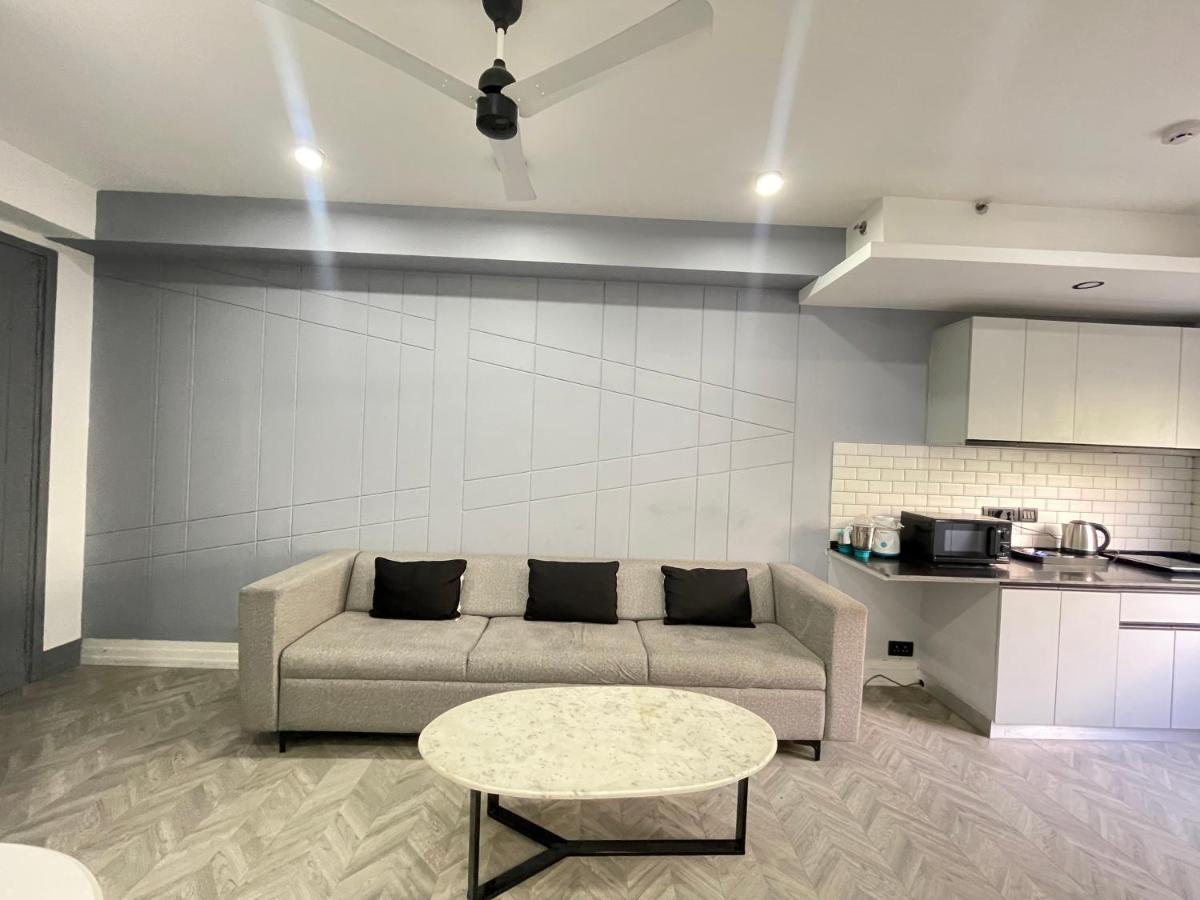 Bedchambers Serviced Apartments, Mg Road Gurgaon Eksteriør billede