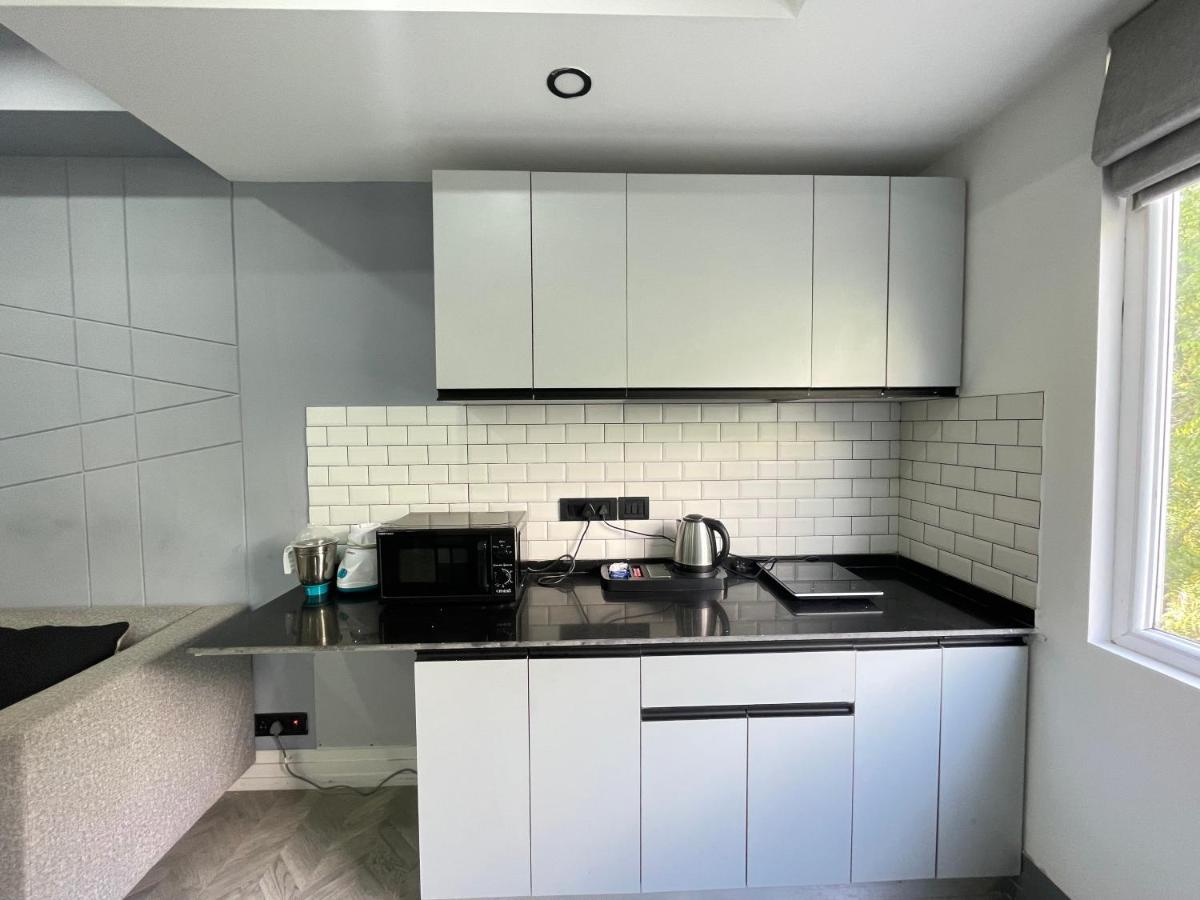 Bedchambers Serviced Apartments, Mg Road Gurgaon Eksteriør billede