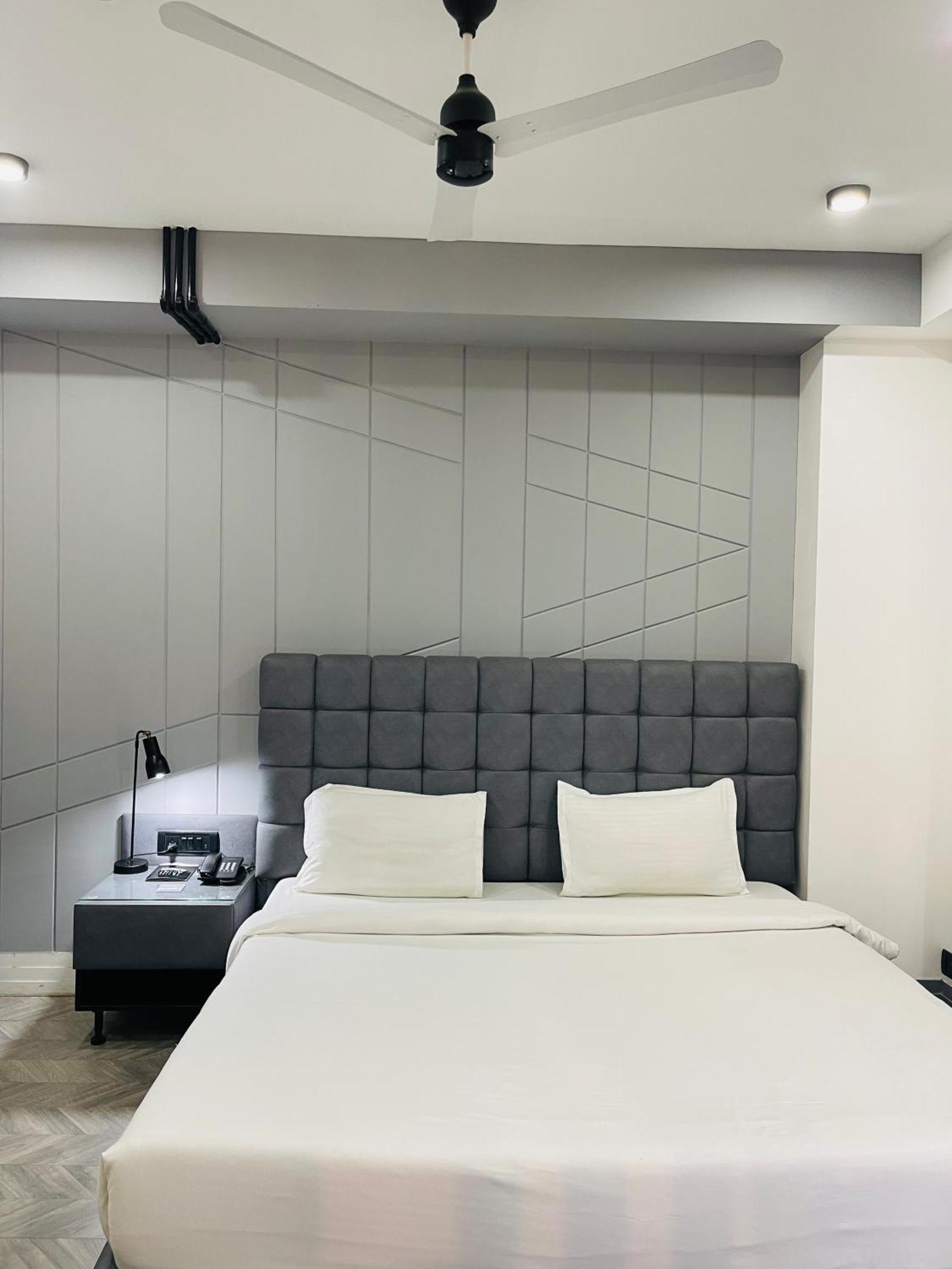 Bedchambers Serviced Apartments, Mg Road Gurgaon Eksteriør billede