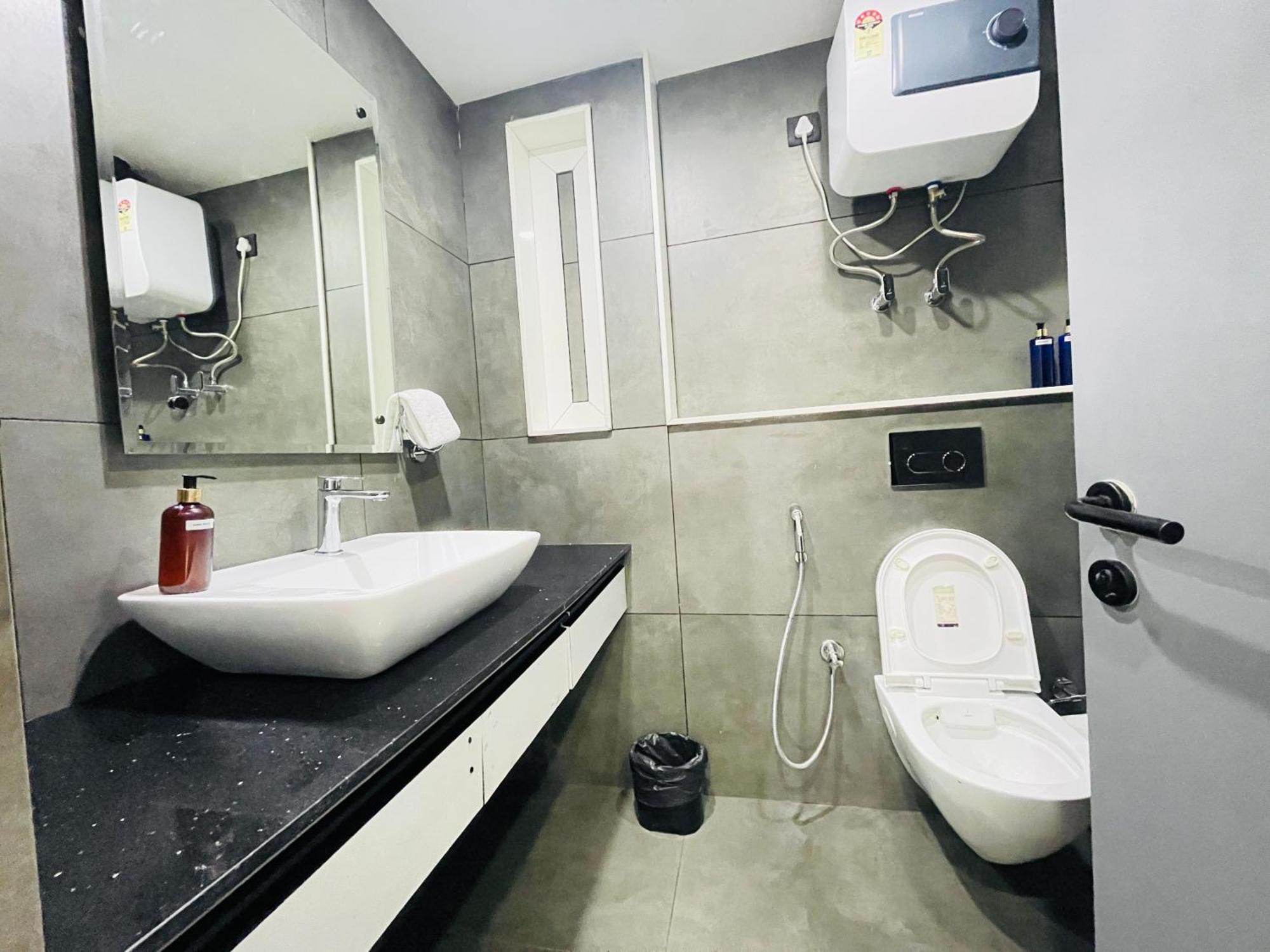 Bedchambers Serviced Apartments, Mg Road Gurgaon Eksteriør billede