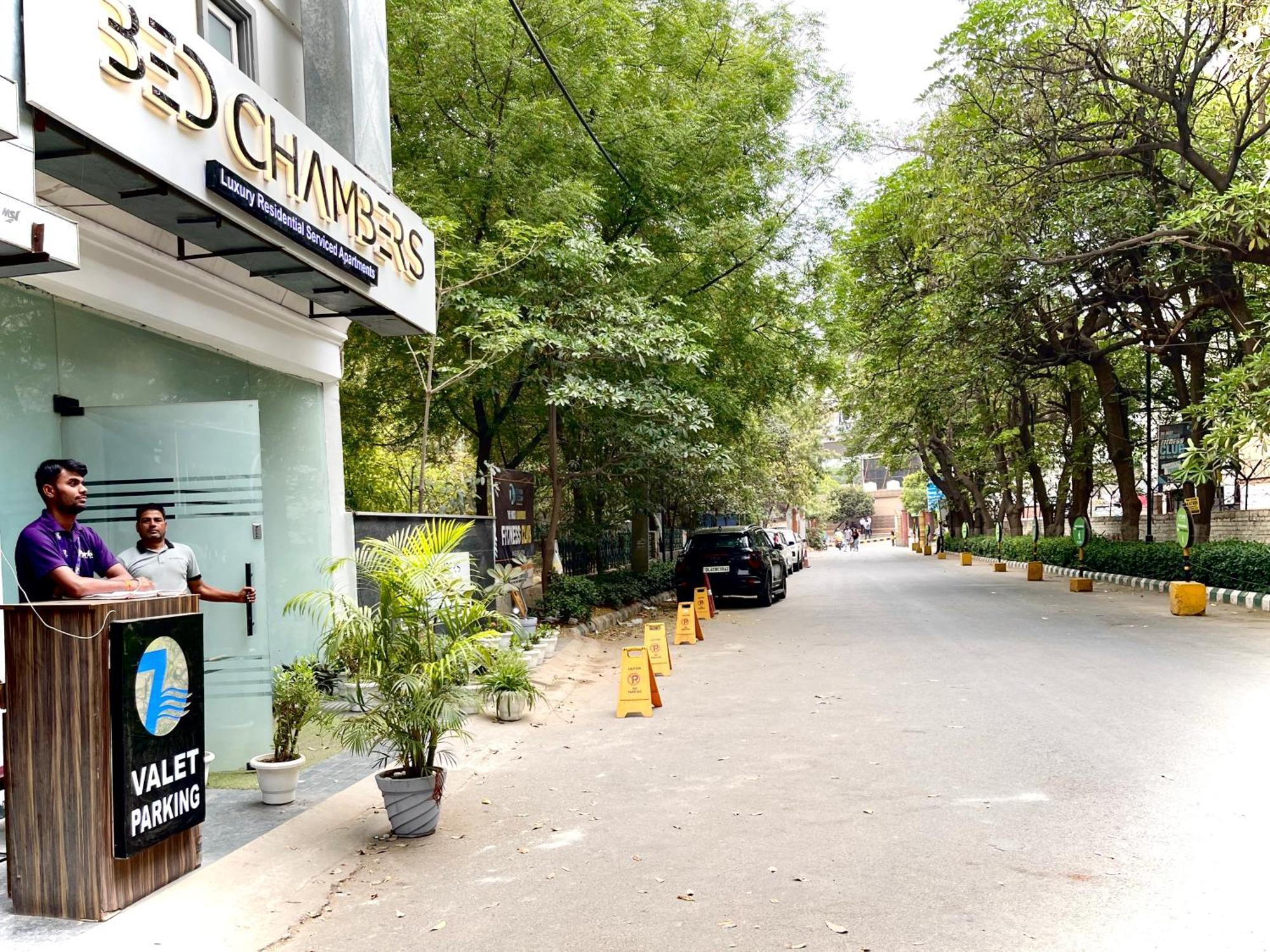 Bedchambers Serviced Apartments, Mg Road Gurgaon Eksteriør billede