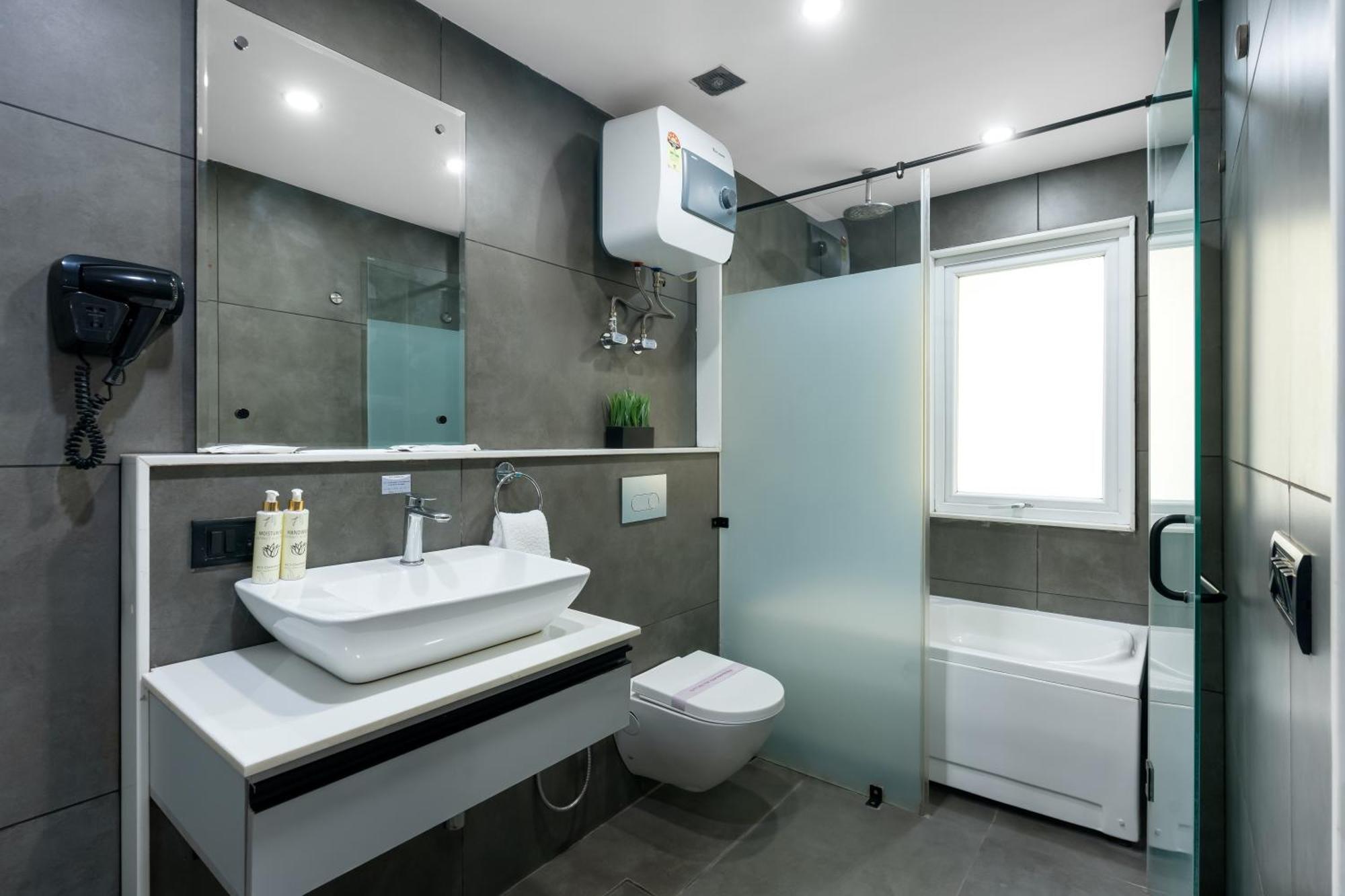 Bedchambers Serviced Apartments, Mg Road Gurgaon Eksteriør billede