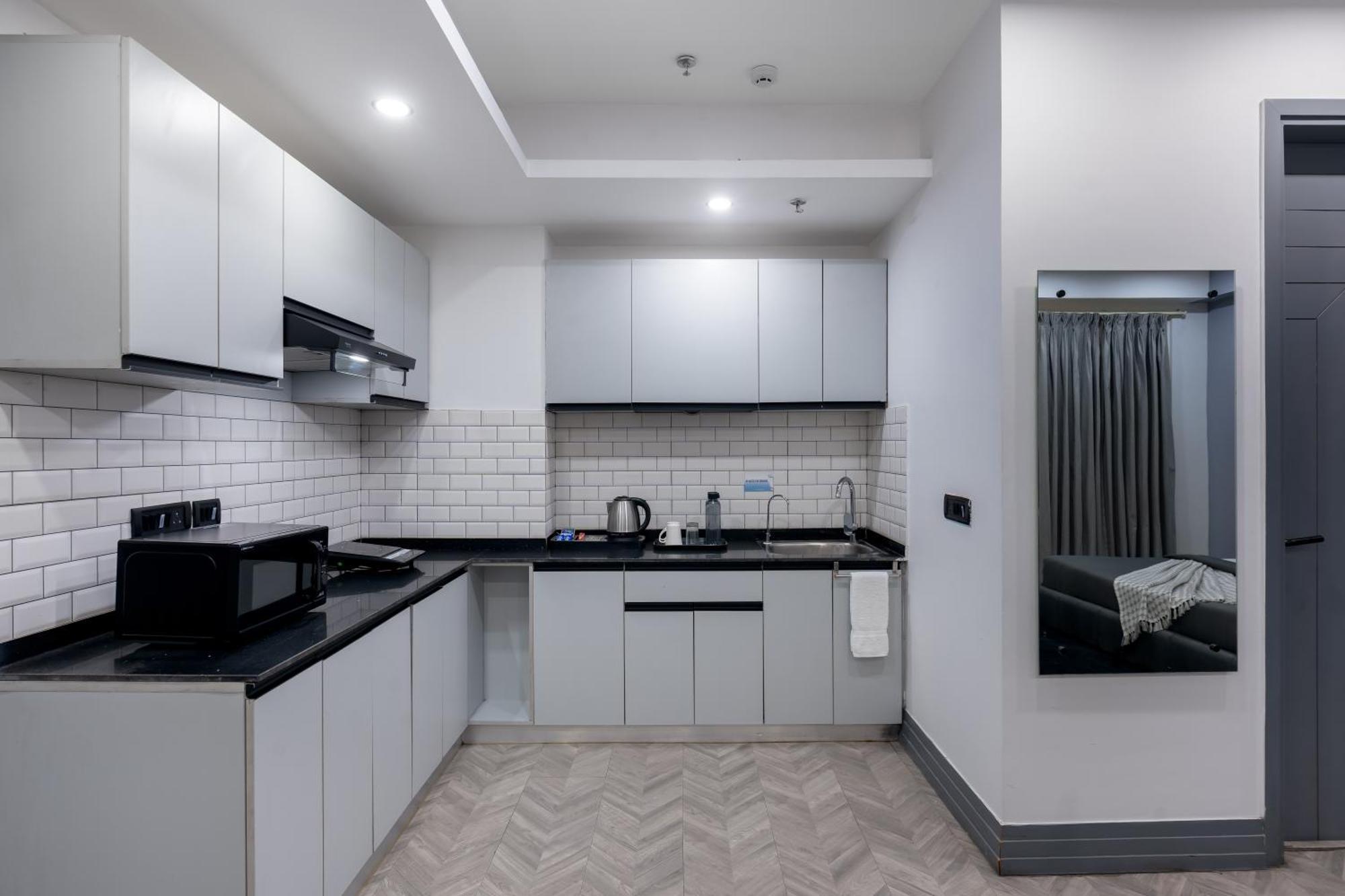 Bedchambers Serviced Apartments, Mg Road Gurgaon Eksteriør billede